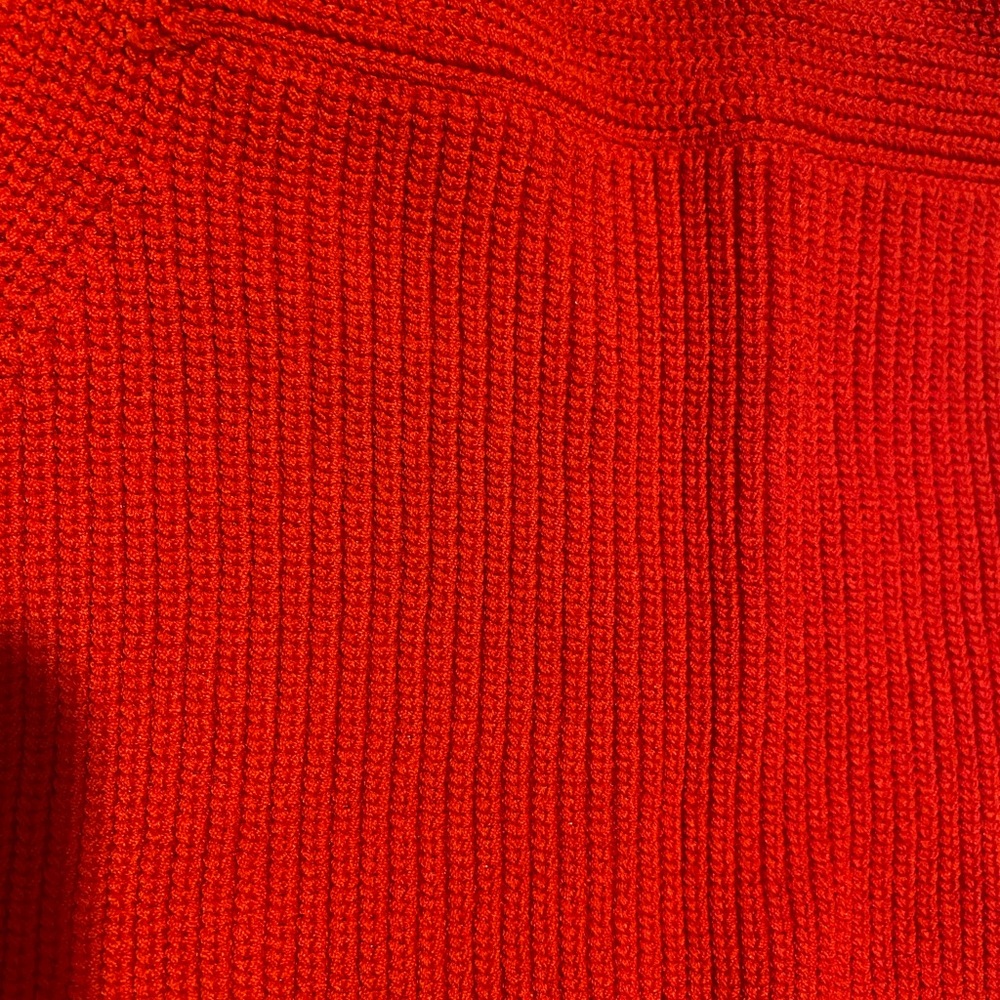 Aritzia Cayenne Red knit crop top - Picture 10 of 10